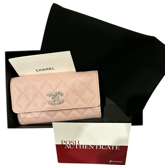 🔥RARE PRISTINE CHANEL•Caviar Quilted CRYSTAL CC Wallet. So Beautiful!!🔥💕 - Picture 13 of 13